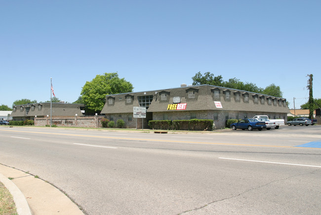 Bethany Park in Bethany, OK - Foto de edificio - Building Photo