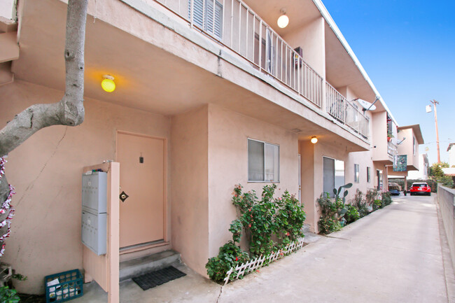 1320 S Carmelina Ave in Los Angeles, CA - Building Photo - Building Photo