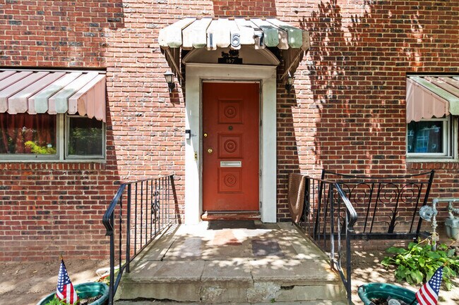 167 S Munn Ave in East Orange, NJ - Building Photo - Building Photo