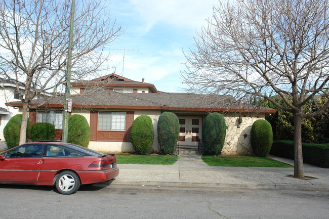 1342 Essex Way in San Jose, CA - Building Photo - Building Photo