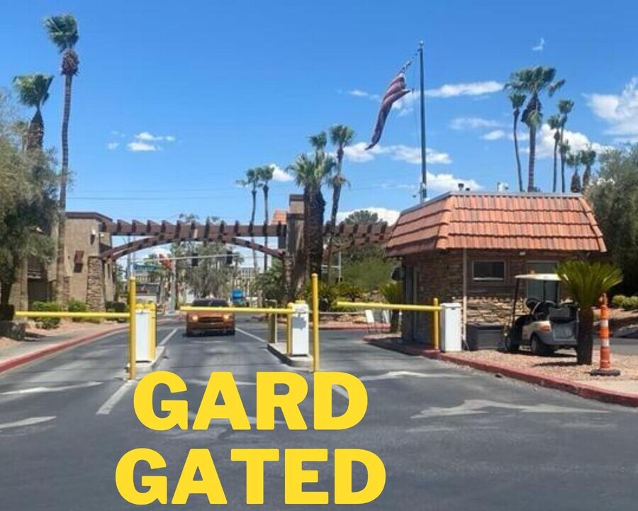 4981 River Glen Dr in Las Vegas, NV - Building Photo