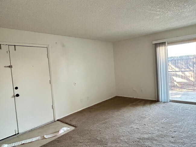 6043 W Golden Ln in Glendale, AZ - Foto de edificio - Building Photo