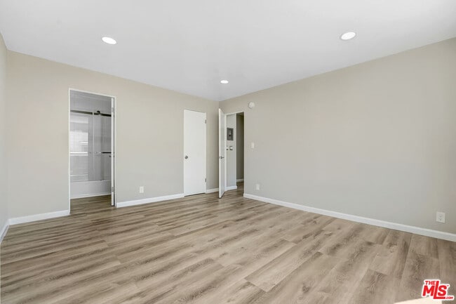 932 Maltman Ave in Los Angeles, CA - Building Photo - Building Photo