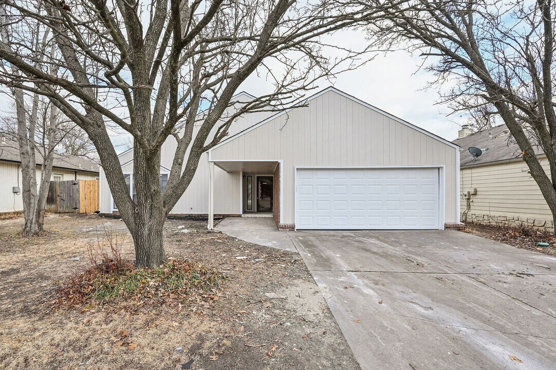 1709 N Cypress Ave in Broken Arrow, OK - Building Photo