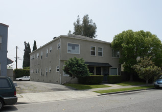 5240 De Longpr Ave in Los Angeles, CA - Building Photo - Building Photo