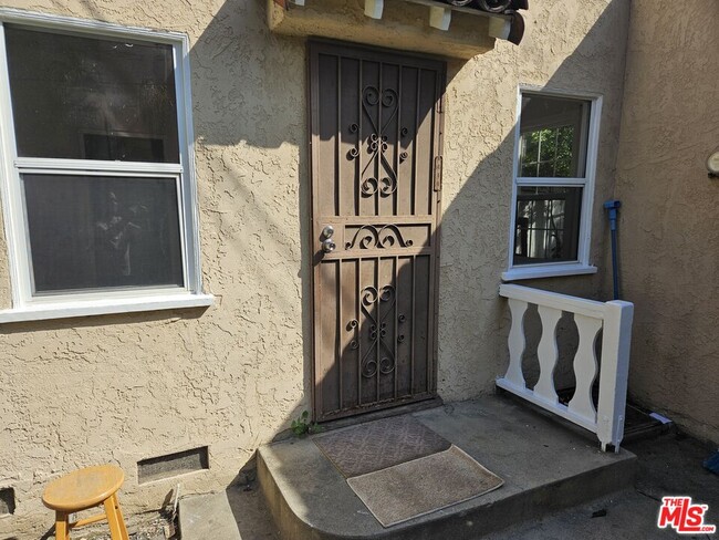 2226 Zoe Ave in Huntington Park, CA - Building Photo - Building Photo