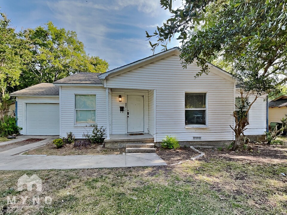 321 Edgefield Dr in Garland, TX - Building Photo