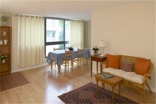 35 Trowbridge St, Unit 5C in Cambridge, MA - Building Photo