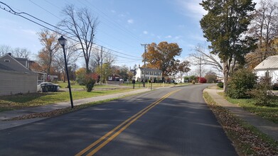 10522 Old Taylorsville Rd, Unit 1 in Louisville, KY - Foto de edificio - Building Photo