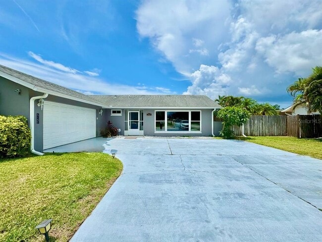 2924 Catherine Dr in Clearwater, FL - Building Photo - Building Photo