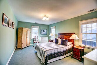 89 Pine St in Southampton, NY - Building Photo - Building Photo