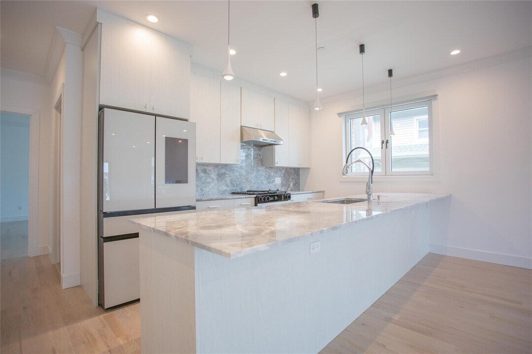 622 W Penn St in Long Beach, NY - Building Photo