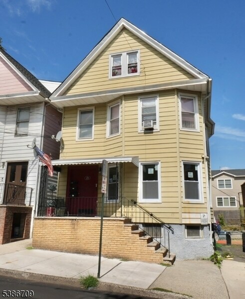 100 William St in Belleville, NJ - Building Photo