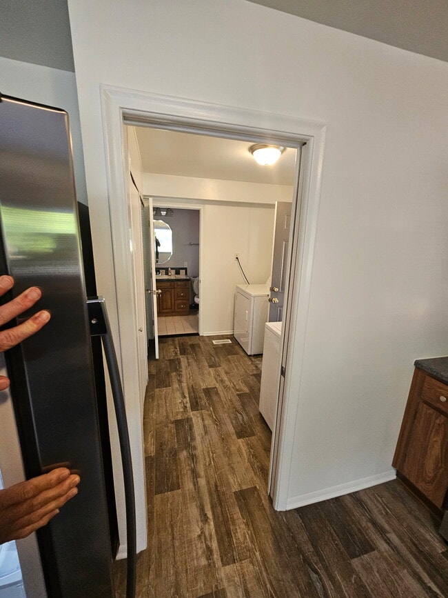 7587 Lathers St in Westland, MI - Foto de edificio - Building Photo