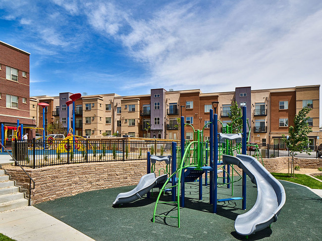 Crisman Apartments in Longmont, CO - Foto de edificio - Building Photo