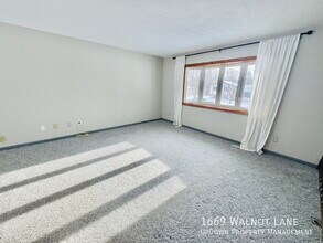 1669 Walnut Ln in Eagan, MN - Building Photo - Building Photo