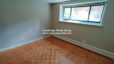 371 Harvard St, Unit 4T in Cambridge, MA - Building Photo - Building Photo