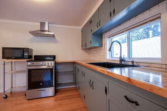 11000 SW Walnut St in Tigard, OR - Building Photo - Building Photo