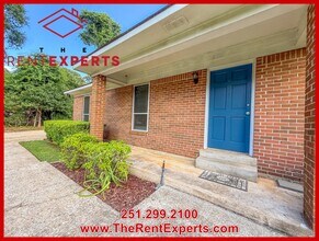7063 Cambridge Dr in Mobile, AL - Building Photo - Building Photo