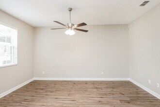 9138 Savannah Grove Ln in Orlando, FL - Foto de edificio - Building Photo