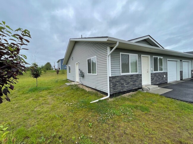 1550 N Tinitun Cir in Wasilla, AK - Building Photo - Building Photo