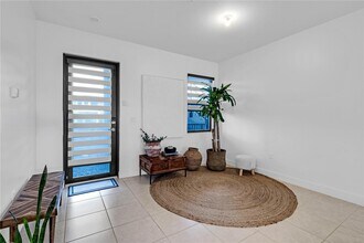 8175 NW 104th Ave, Unit 28B in Doral, FL - Building Photo - Building Photo