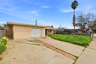 5741 39th St in Sacramento, CA - Building Photo - Building Photo