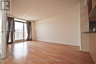 2391 Central Park Dr in Oakville, ON - Building Photo - Building Photo