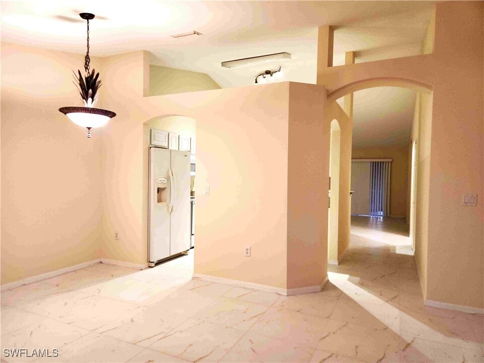 2513 Nature Pointe Loop in Ft. Myers, FL - Foto de edificio