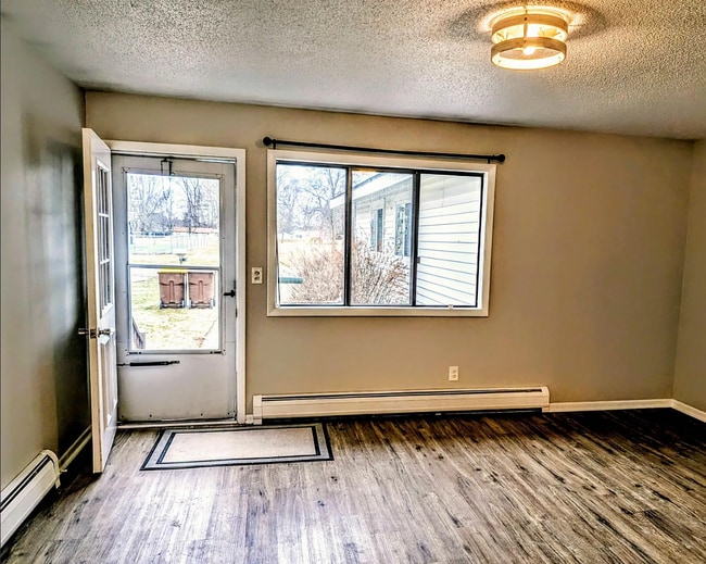 303 W Elizabeth St in Alma, MI - Building Photo - Building Photo