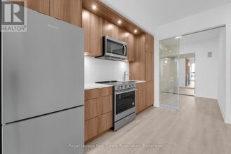 60 Central Park Roadway in Toronto, ON - Building Photo - Building Photo