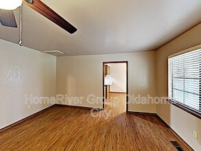 1036 W Windsor Way in Mustang, OK - Building Photo - Building Photo