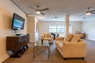 Auburn Glen Apartments in Jacksonville, FL - Building Photo - Building Photo