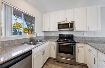 Trolley Palm in La Mesa, CA - Building Photo - Building Photo