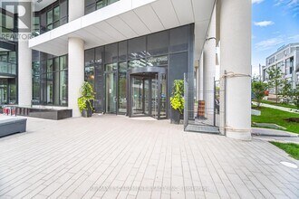 38 Annie Craig Dr in Toronto, ON - Building Photo - Building Photo