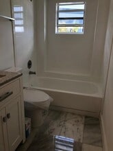 8255 Lake Dr, Unit 301 in Doral, FL - Building Photo - Building Photo