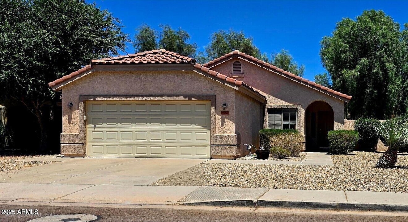 7304 W Irma Ln in Glendale, AZ - Building Photo