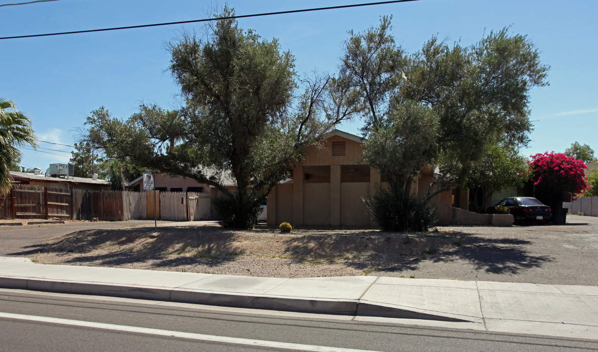 Suede Apartments in Phoenix, AZ - Building Photo