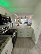 6444 Collins Ave, Unit 302 in Miami Beach, FL - Building Photo - Building Photo