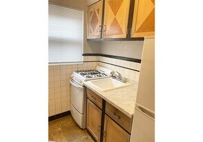 956 Ludlow Ave in Cincinnati, OH - Building Photo