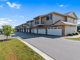 Harbor Ridge & Harbor Winds in Sturgeon Bay, WI - Building Photo