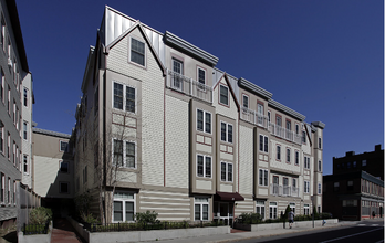 21 Brookline St, Unit 304 in Cambridge, MA - Foto de edificio - Building Photo