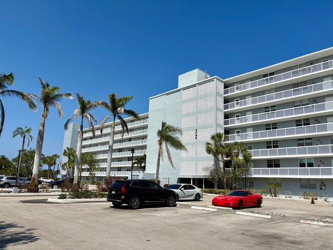 5700 NW 2nd Ave in Boca Raton, FL - Building Photo - Building Photo