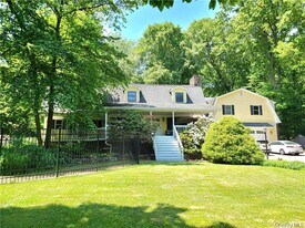 276 Quaker Rd in Pomona, NY - Building Photo