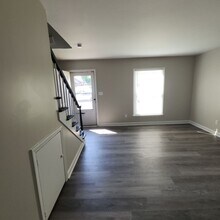 526 S Cherry St in Kernersville, NC - Building Photo - Building Photo