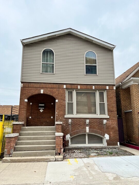 1814 W Pershing Rd in Chicago, IL - Foto de edificio