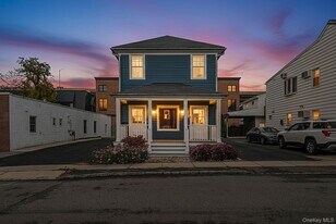 24 Skillman St in Roslyn, NY - Building Photo