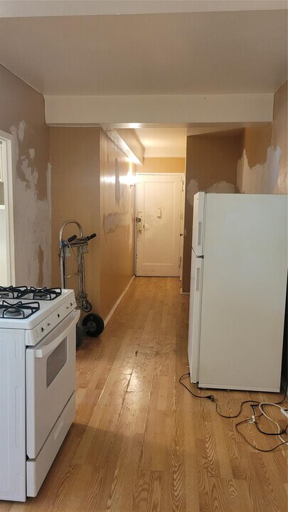 1604 Metropolitan Ave in Bronx, NY - Building Photo