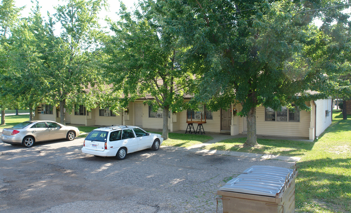 900 E Sturgis St in St. Johns, MI - Foto de edificio