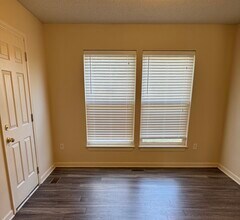 1160 E 77th Ter in Kansas City, MO - Foto de edificio - Building Photo